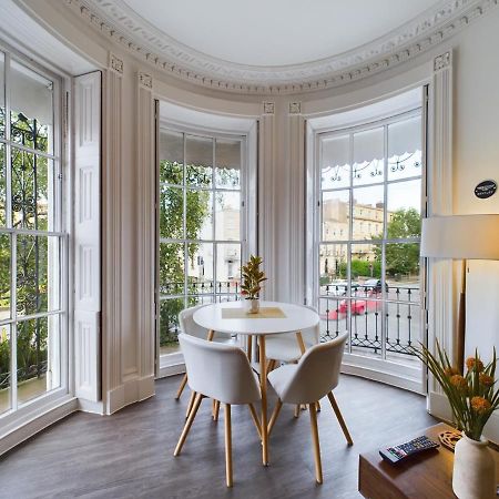 Belle Vue Regency King Size W Free Parking Apartment Cheltenham Bagian luar foto