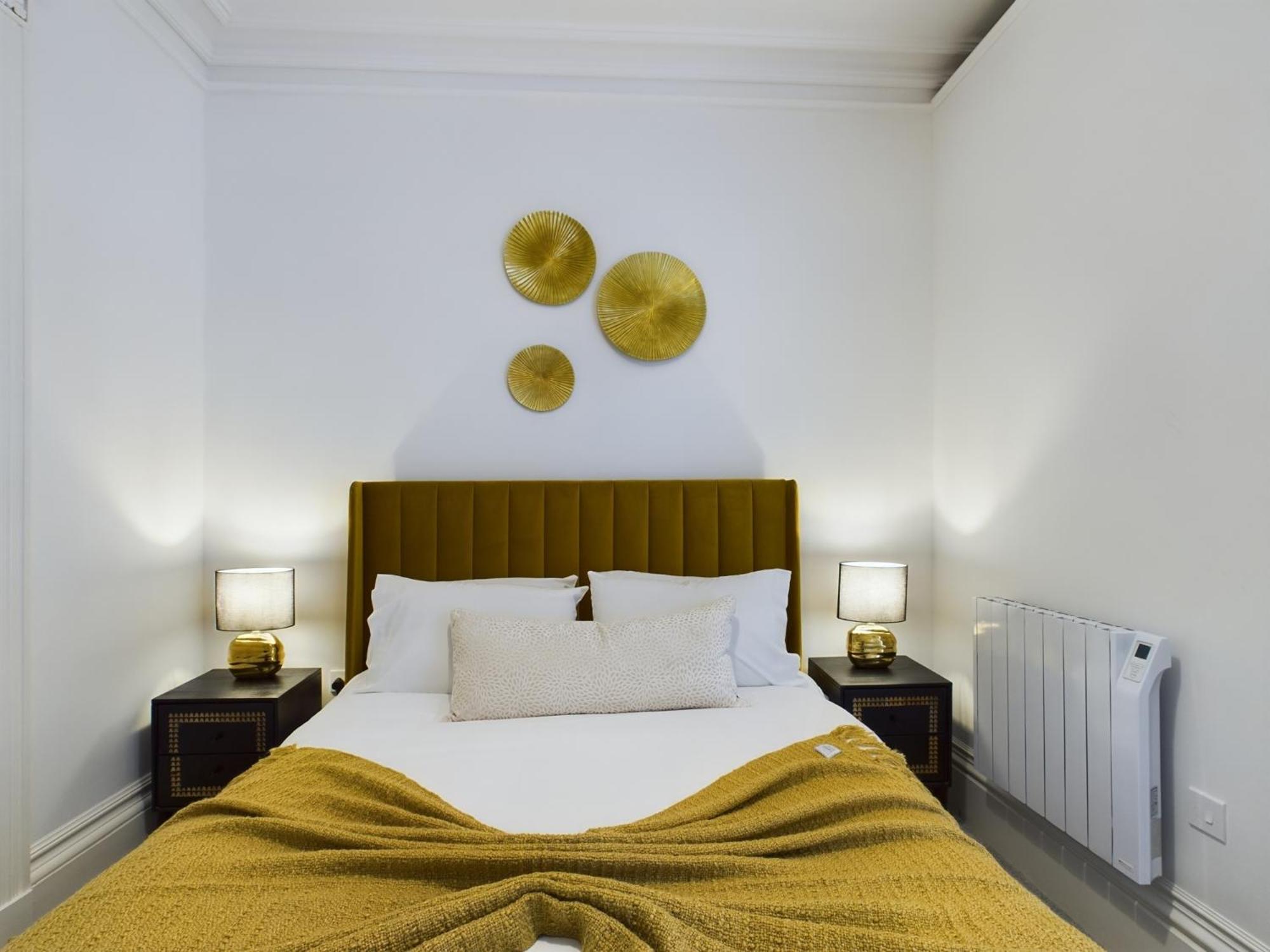 Belle Vue Regency King Size W Free Parking Apartment Cheltenham Bagian luar foto