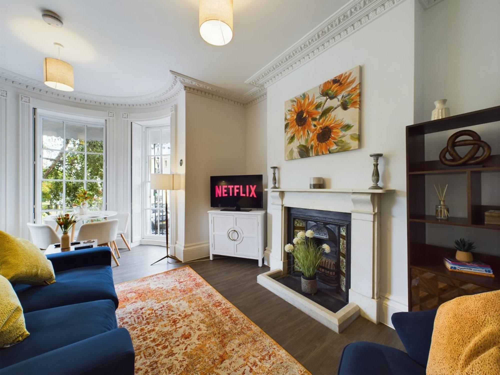 Belle Vue Regency King Size W Free Parking Apartment Cheltenham Bagian luar foto