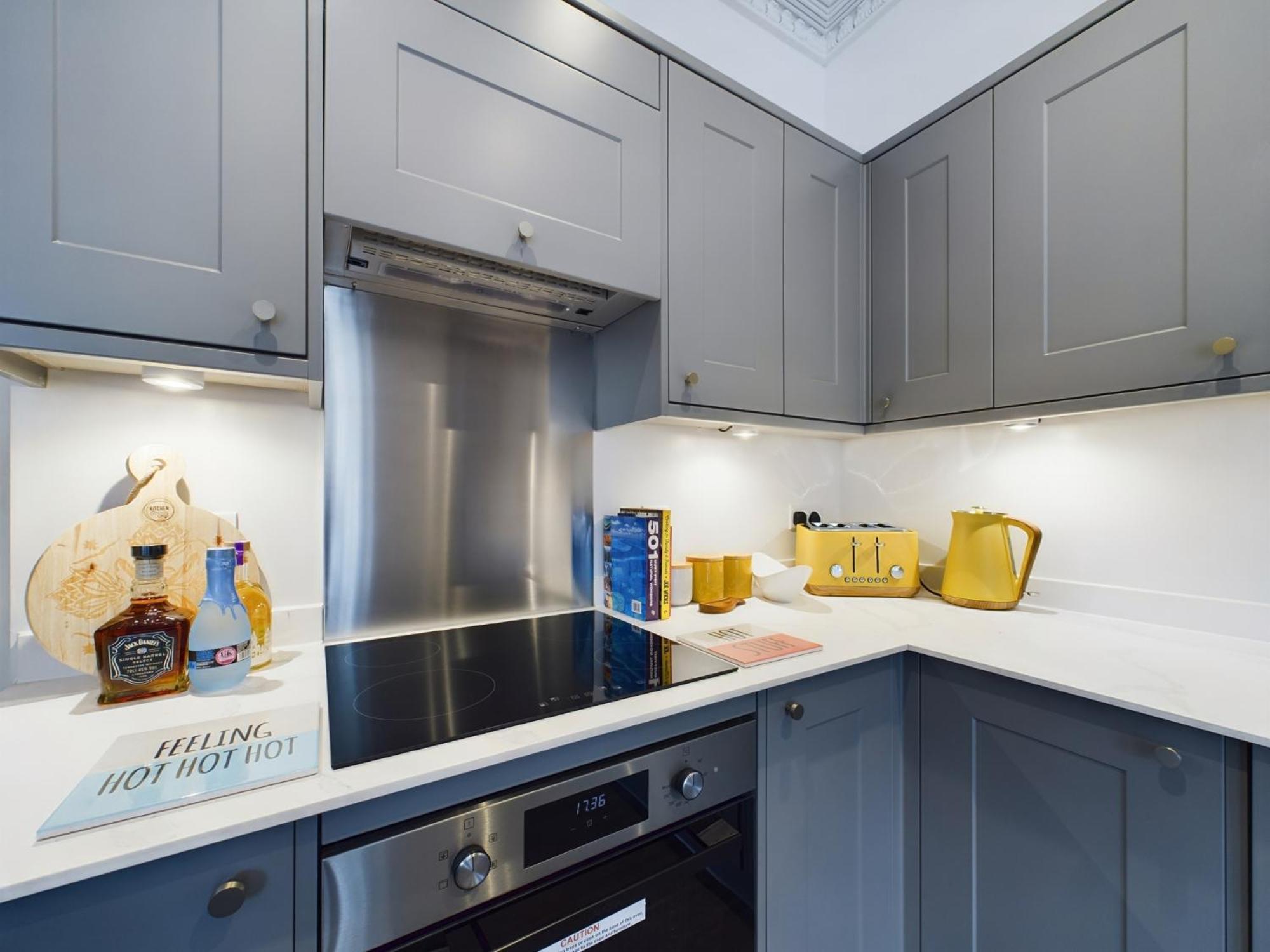 Belle Vue Regency King Size W Free Parking Apartment Cheltenham Bagian luar foto