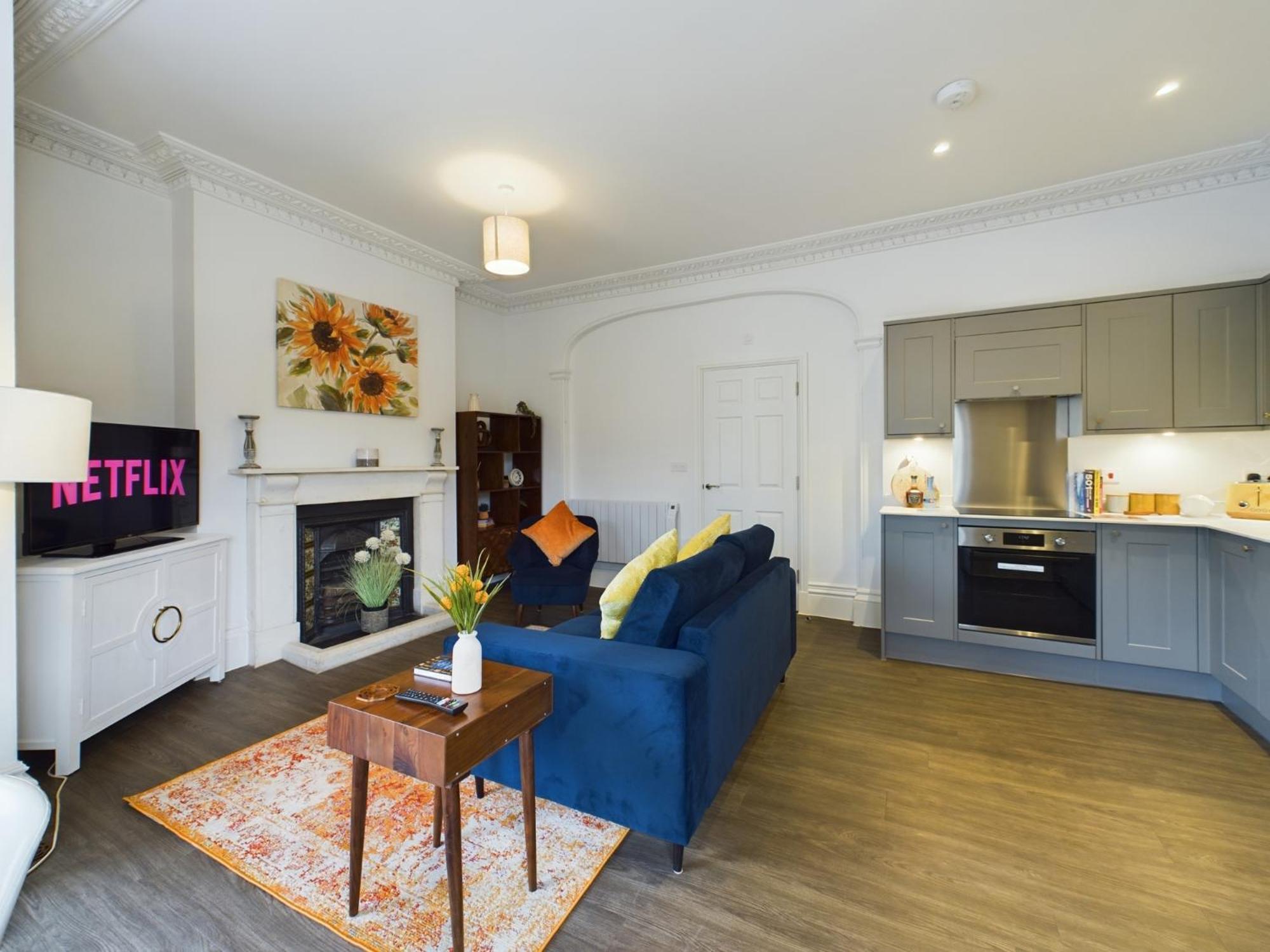 Belle Vue Regency King Size W Free Parking Apartment Cheltenham Bagian luar foto