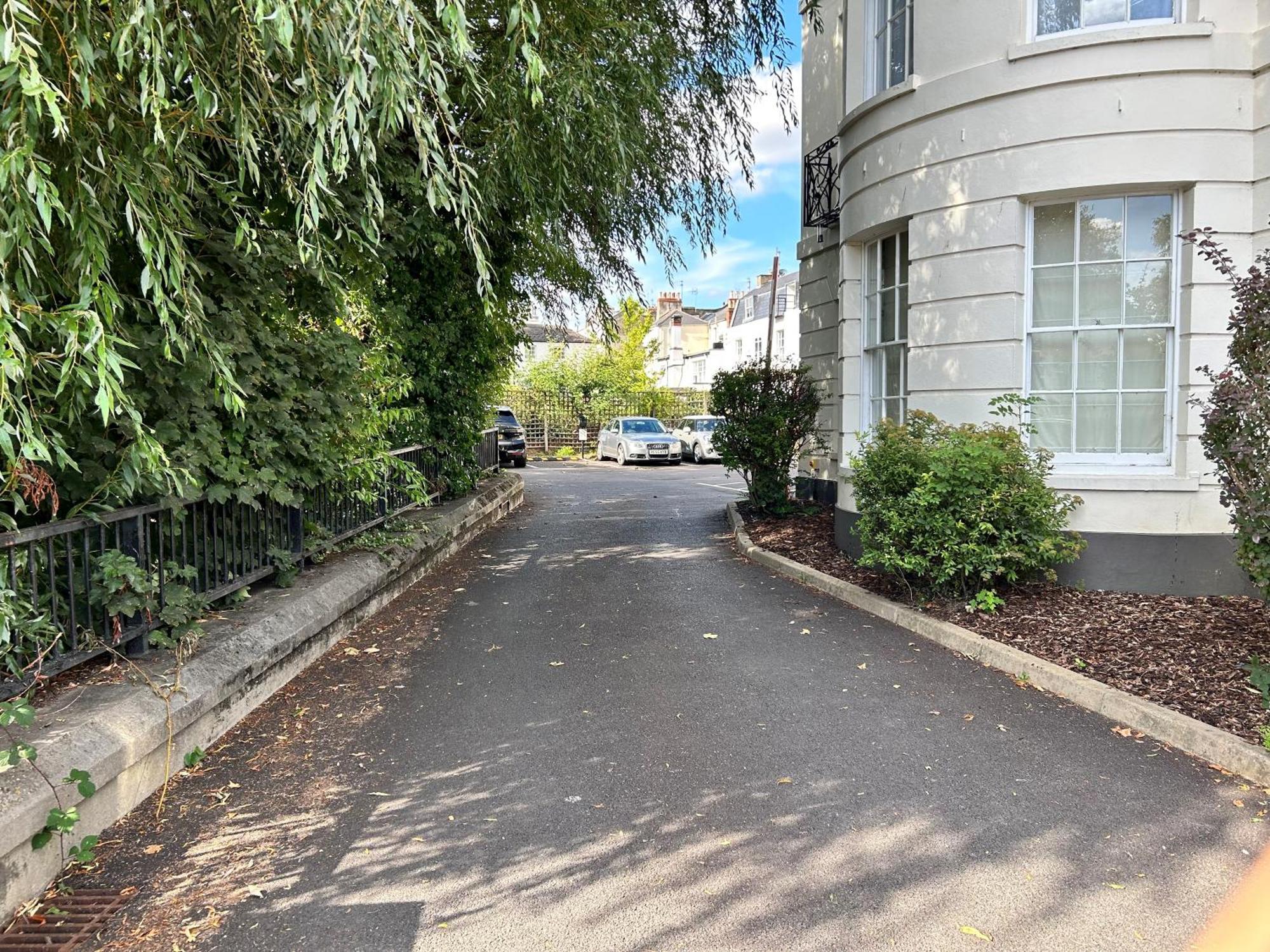 Belle Vue Regency King Size W Free Parking Apartment Cheltenham Bagian luar foto