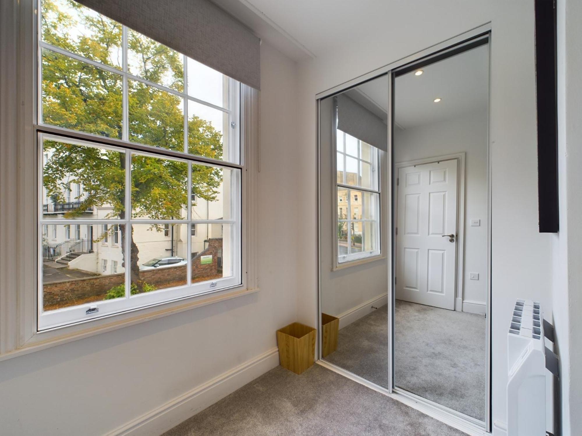 Belle Vue Regency King Size W Free Parking Apartment Cheltenham Bagian luar foto