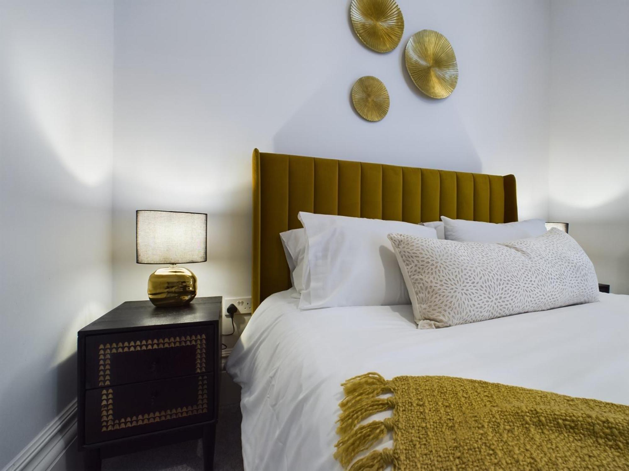 Belle Vue Regency King Size W Free Parking Apartment Cheltenham Bagian luar foto